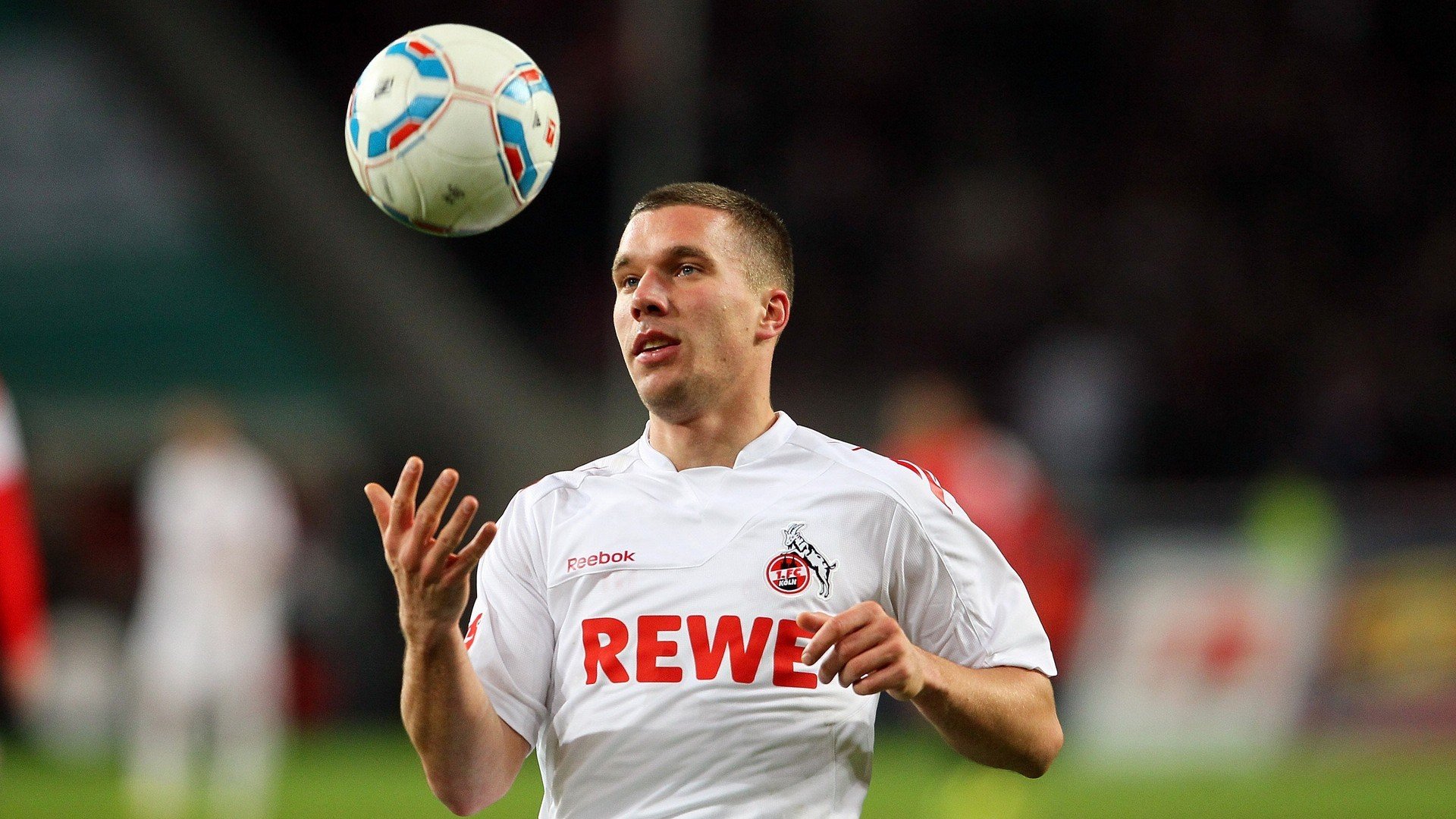 球迷热情点燃体育世界